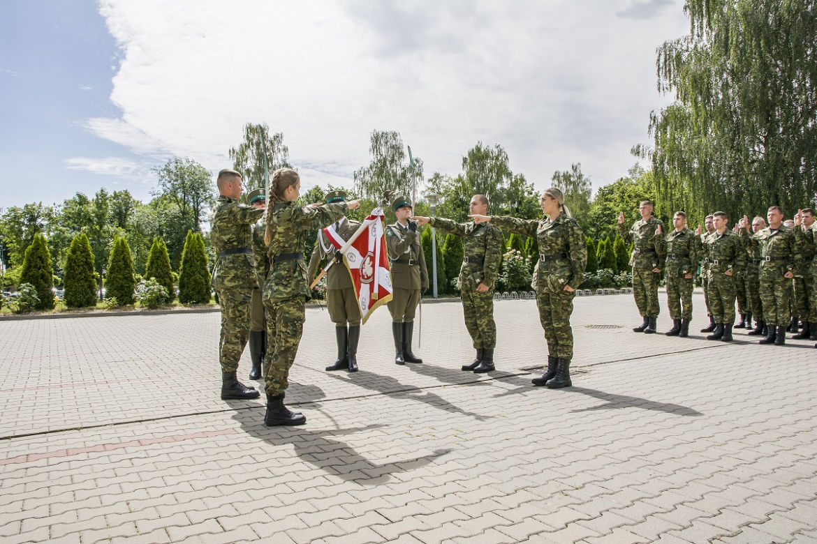 Lubelskie: Kilkudziesięciu nowych strażników granicznych. To największa grupa od wielu lat! [GALERIA]