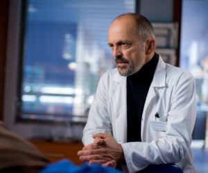 Lekarze 4 sezon odcinek 11 (odc. 50). Leon Jasiński (Jacek Koman)