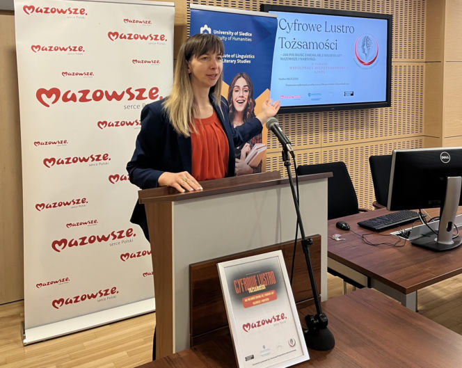 Cyfrowe Lustro Tożsamości