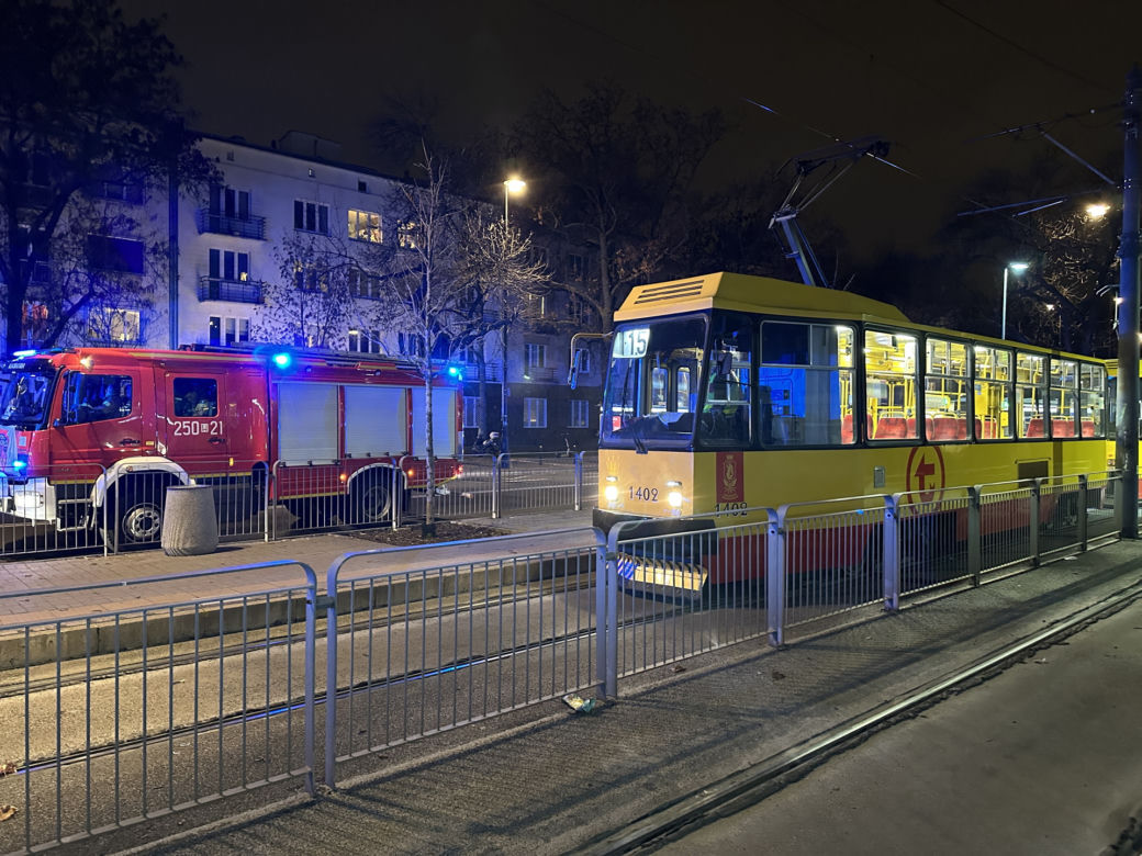 Makabryczny wypadek na Żoliborzu. 17-latka ciągnięta przez tramwaj. Ulicę zalała krew