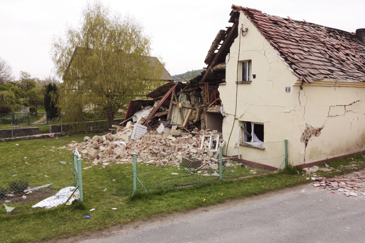 Gruzowisko zamiast domu. Straszny widok w Ożarach 