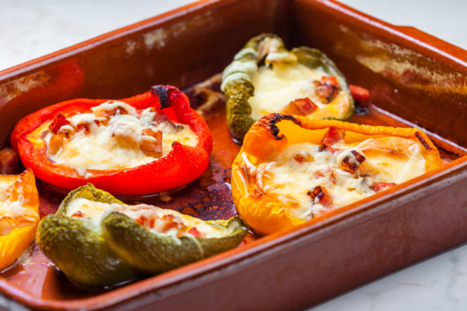 Pieczone papryki, które kradną całe show. Śródziemnomorski smak w kilku krokach