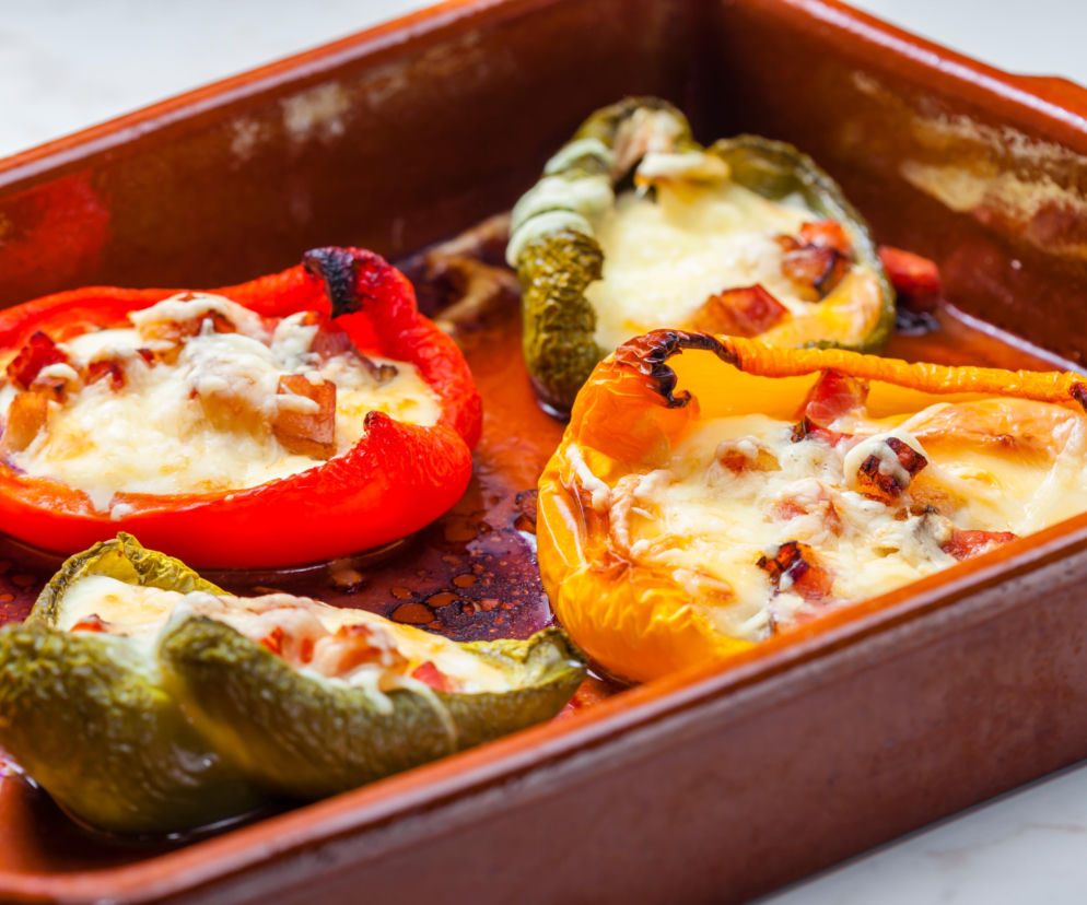 Pieczone papryki, które kradną całe show. Śródziemnomorski smak w kilku krokach