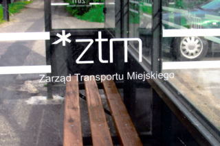 Bezprawne kontrole w komunikacji miejskiej. Kontrolerzy nadużywają prawa. Co na to ZTM Poznań? 