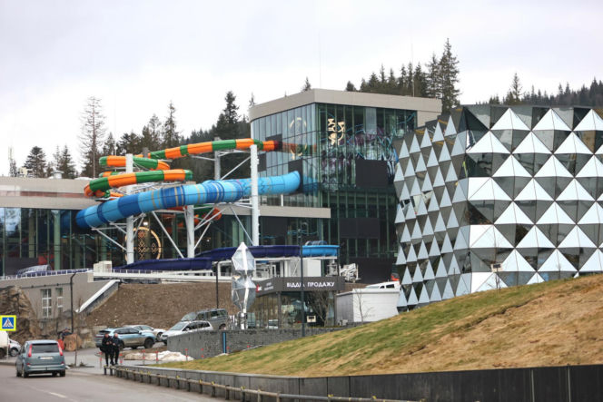 Ukraińcy pławią się w luksusie i bawią w najlepsze? Tak naprawdę wygląda Bukovel