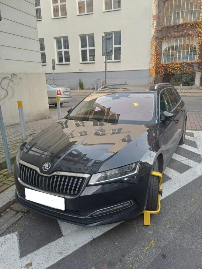 Miszczowie parkowania w Katowicach. Ich nikt tego nie nauczył