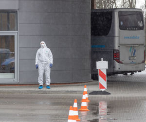 Autokar ESKORTOWANY przez policję! Powód? Podejrzenie koronawirusa!