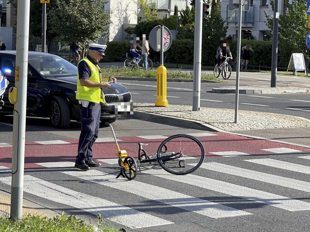 Makabra na Ursynowie. Kompletnie pijany kierowca staranował rowerzystę. Wydmuchał 4 promile!