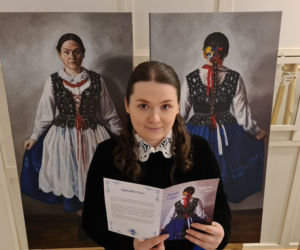 Pokazuje podkarpackie tradycje i obrzędy.  Agnieszka Ciura tworzy autopotrety i makatki [ZDJĘCIA]