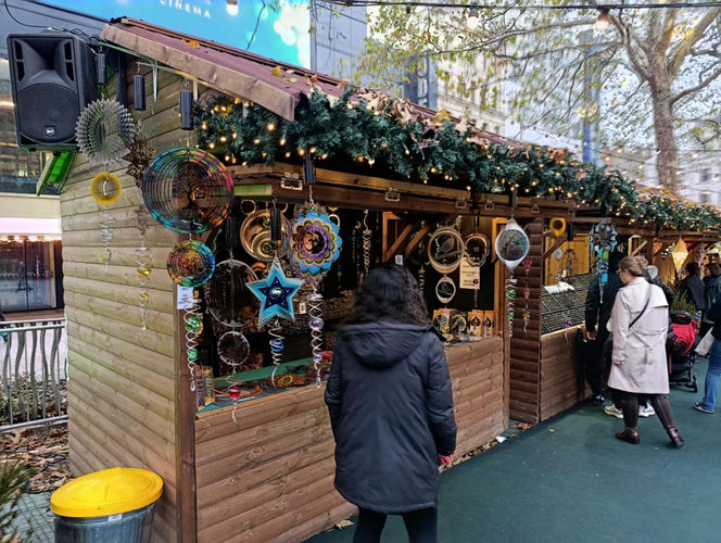 Jest rozmach! - tak polscy turyści oceniają świąteczny jarmark w Londynie. Kramy stoją też przy słynnym London Eye – z widokiem na Big Bena. Zobaczcie nasze zdjęcia!