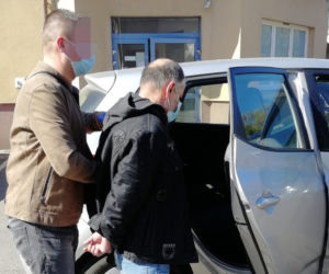 Cyganie działali na policjanta