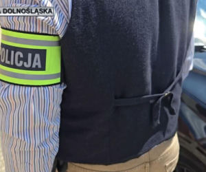 35-latek wycelował broń i strzelił w kierunku policjantów. Dzieliło ich 7 metrów