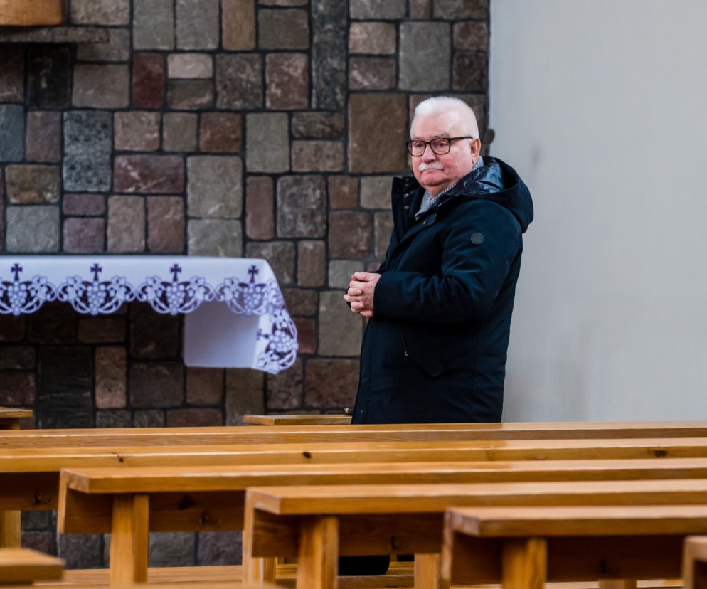 Lech Wałęsa w pustym kościele. Nie boi się koronawirusa