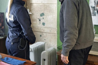 Dzielnicowa z Kamienia Pomorskiego pomogła samotnemu seniorowi