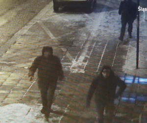Ci mężczyźni dokonali rozboju! Policja prosi o pomoc w ich złapaniu! [ZDJĘCIA]