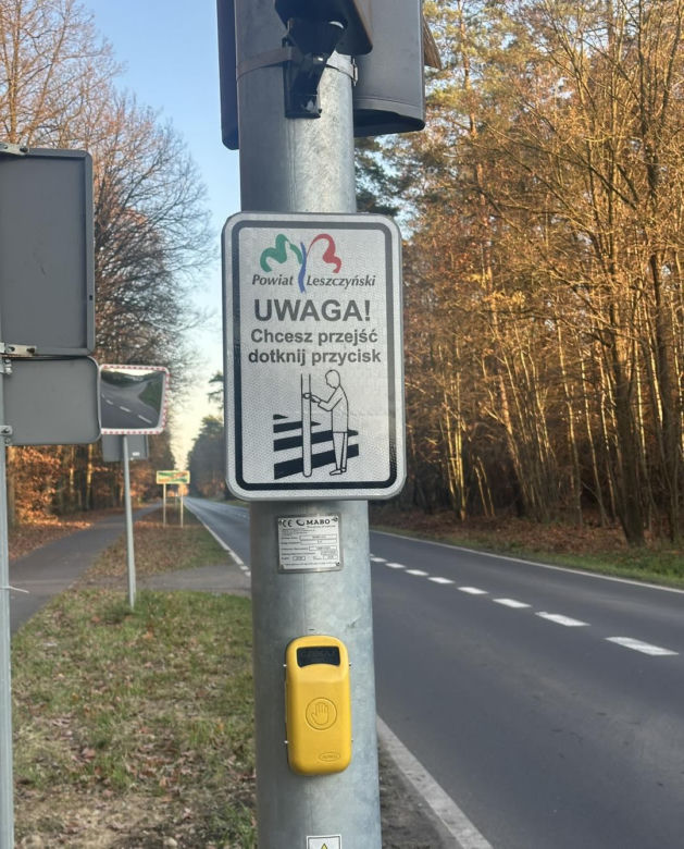 Na Nowym Świecie koło Leszna zamontowano sygnalizację świetlną. Kiedyś doszło tu do tragedii