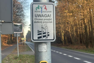 Na Nowym Świecie koło Leszna zamontowano sygnalizację świetlną. Kiedyś doszło tu do tragedii