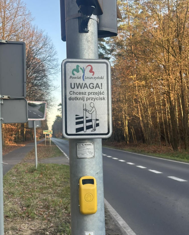 Na Nowym Świecie koło Leszna zamontowano sygnalizację świetlną. Kiedyś doszło tu do tragedii