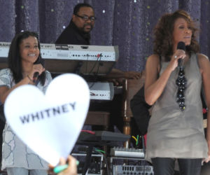 Córka Whitney Houston chciała umrzeć w rocznicę śmierci matki