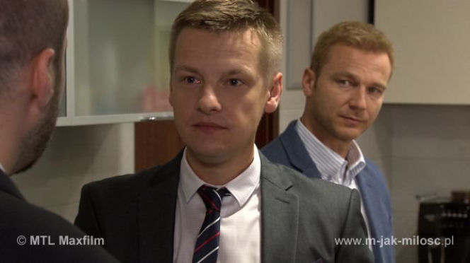 M jak miłość odcinek 1021. Piotrek (Marcin Mroczek), Andrzej Budzyński (Krystian Wieczorek)