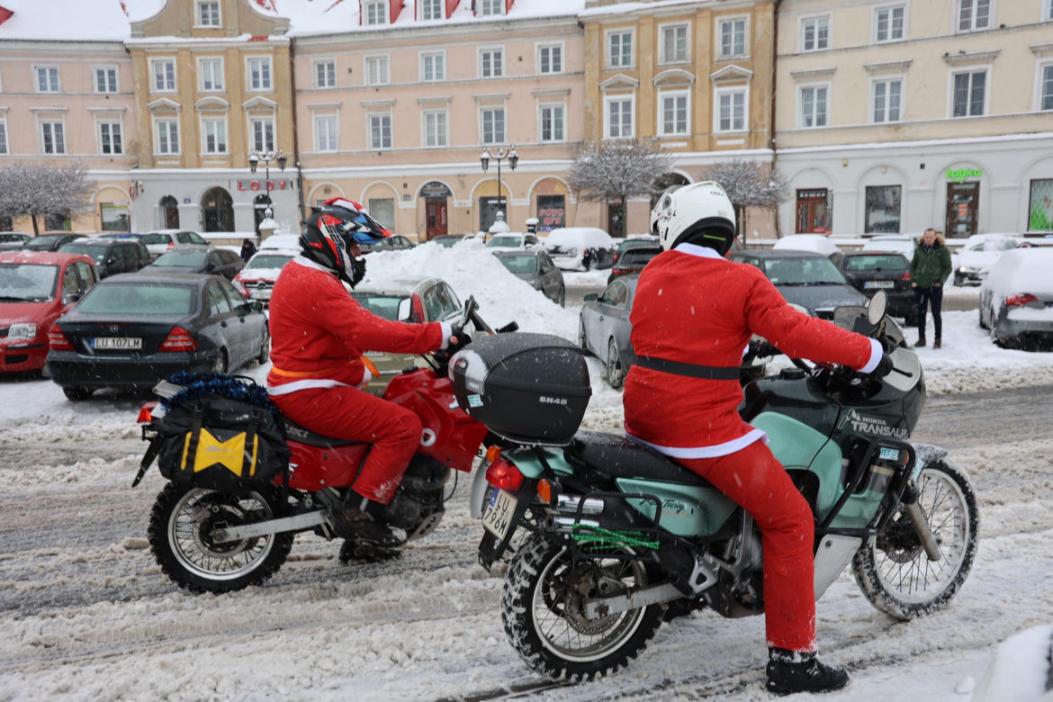 Śnieżyca niestraszna MotoMikołajom z Lublina!