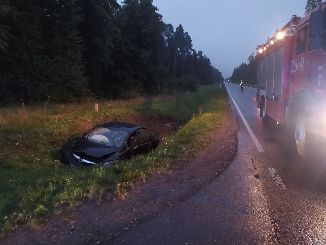 Wypadek na drodze z Supraśla do Białegostoku. Trzy osoby trafiły do szpitala [ZDJĘCIA]