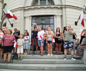 „Cześć i chwała bohaterom!”. Siedlczanie spotkali się w centrum miasta, by uczcić 82. rocznicę wybuchu Powstania Warszawskiego