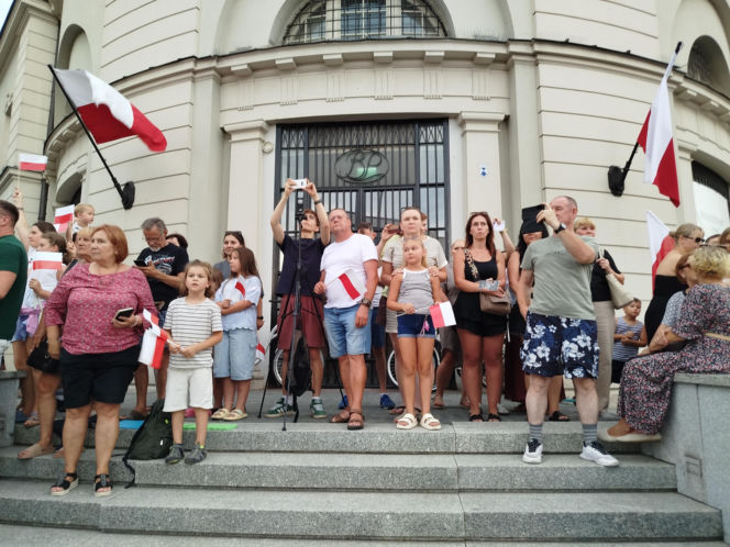 „Cześć i chwała bohaterom!”. Siedlczanie spotkali się w centrum miasta, by uczcić 82. rocznicę wybuchu Powstania Warszawskiego