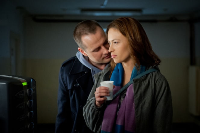 LEKARZE, odc. 9. Alicja Szymańska (Magdalena Różczka) i Maks Keller (Paweł Małaszyński)