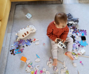 Bałagan przy dziecku cię przytłacza? Proste nawyki sprzątania zamienią nudny obowiązek w świetną zabawę