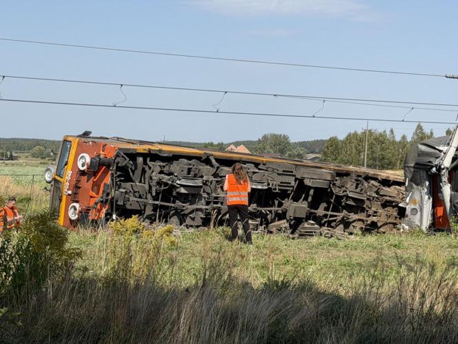 Wstrząsające zdjęcia z katastrofy kolejowej na Mazowszu