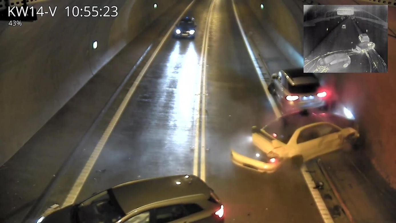 Wypadek w tunelu w Lalikach. Rozpędzone mitsubishi staranowało mercedesa. 5 osób w szpitalu 