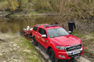 Trwają poszukiwania 37-letniego Damiana Jakowczyka, który w nocy z 1 na 2 listopada 2025 roku opuścił swój dom w miejscowości Łuszków i od tamtej pory nie nawiązał kontaktu z bliskimi