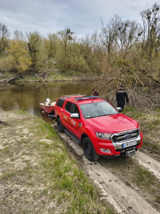 Trwają poszukiwania 37-letniego Damiana Jakowczyka, który w nocy z 1 na 2 listopada 2025 roku opuścił swój dom w miejscowości Łuszków i od tamtej pory nie nawiązał kontaktu z bliskimi