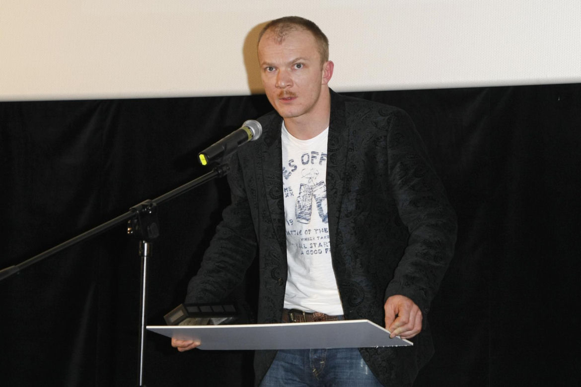 Tak zaczynał Eryk Lubos. Od dresiarza w Kiepskich do jednego z największych twardzieli polskiego kina