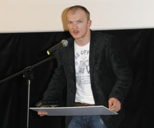 Tak zaczynał Eryk Lubos. Od dresiarza w Kiepskich do jednego z największych twardzieli polskiego kina