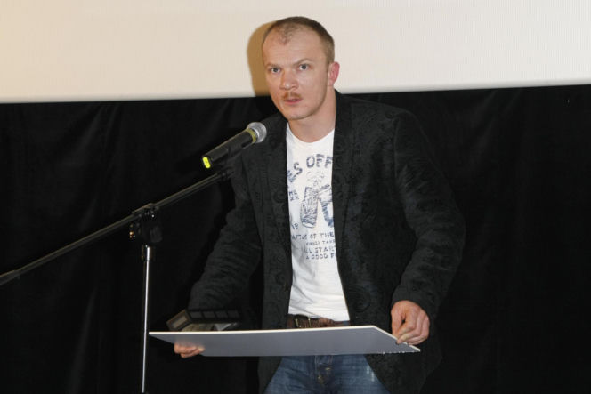 Tak zaczynał Eryk Lubos. Od dresiarza w Kiepskich do jednego z największych twardzieli polskiego kina