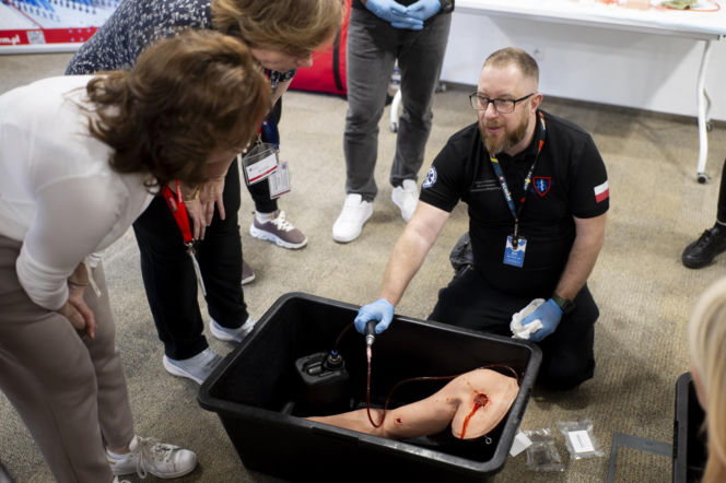 Aptekarze ćwiczą na wypadek wojny. Pierwsze takie szkolenie w Warszawie