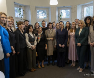 Marta Nawrocka w garniturach