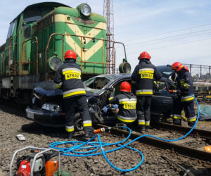 symulacja zderzenia na przejeździe kolejowym