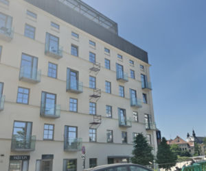Zbudowali balkony, z których nie da się korzystać. Deweloper tłumaczy, o co chodzi