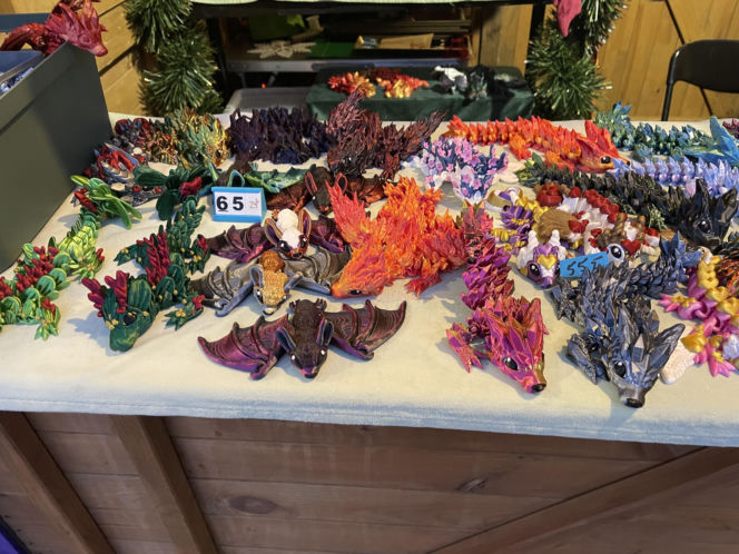 Pokémony, różowe gofry i zaskakujące różnice w cenach. Porównaliśmy łódzkie jarmarki