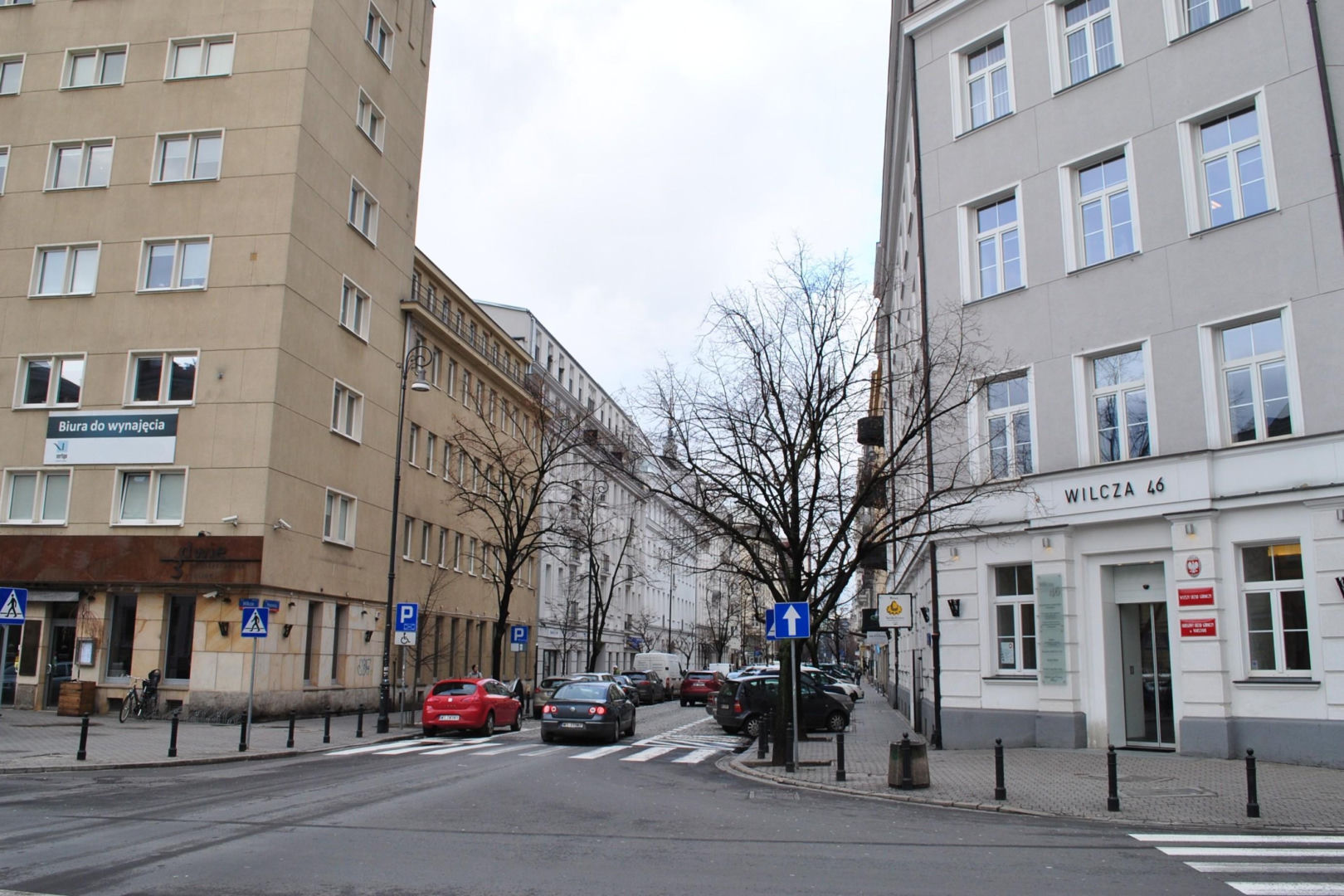 Biurowiec Wilcza House w Warszawie (po lewej)