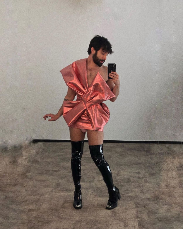 Conchita Wurst założyła tak krótką sukienkę, że powypadały jej ZWISAJĄCE JĄDRA