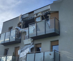 Blok w Kościanie wyłączony z użytku po eksplozji. Co było jej powodem?