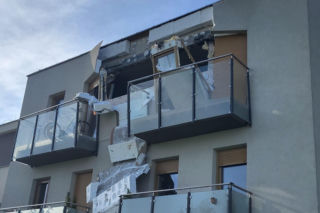 Blok w Kościanie wyłączony z użytku po eksplozji. Co było jej powodem?