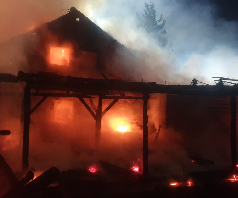 Spłonęło gospodarstwo agroturystyczne w Bukwałdzie. Straciliśmy wszystko [ZDJĘCIA]