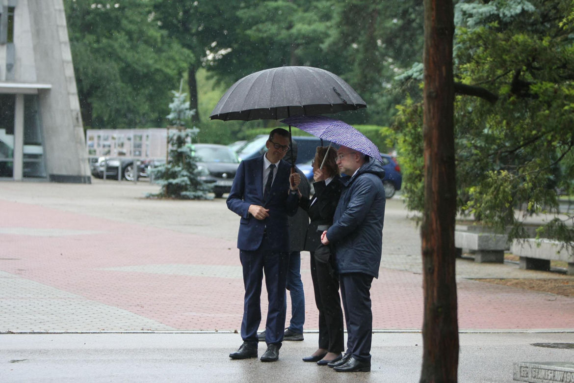Morawiecki pod ochroną na miesięcznicy 