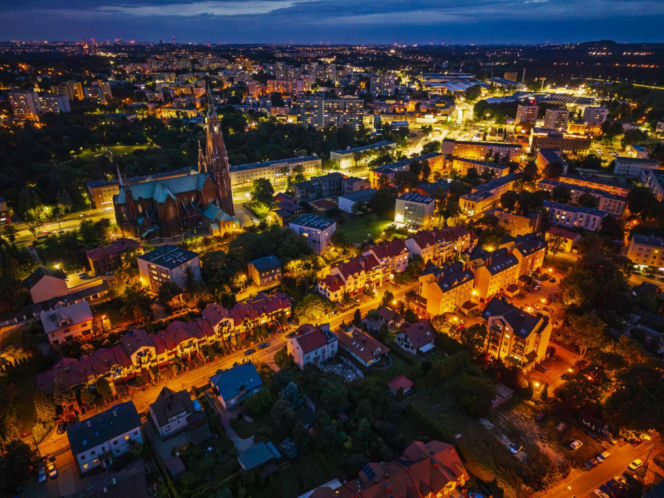 To największe miasto w województwie śląskim. Jednak nie zawsze posiadało prawa miejskie