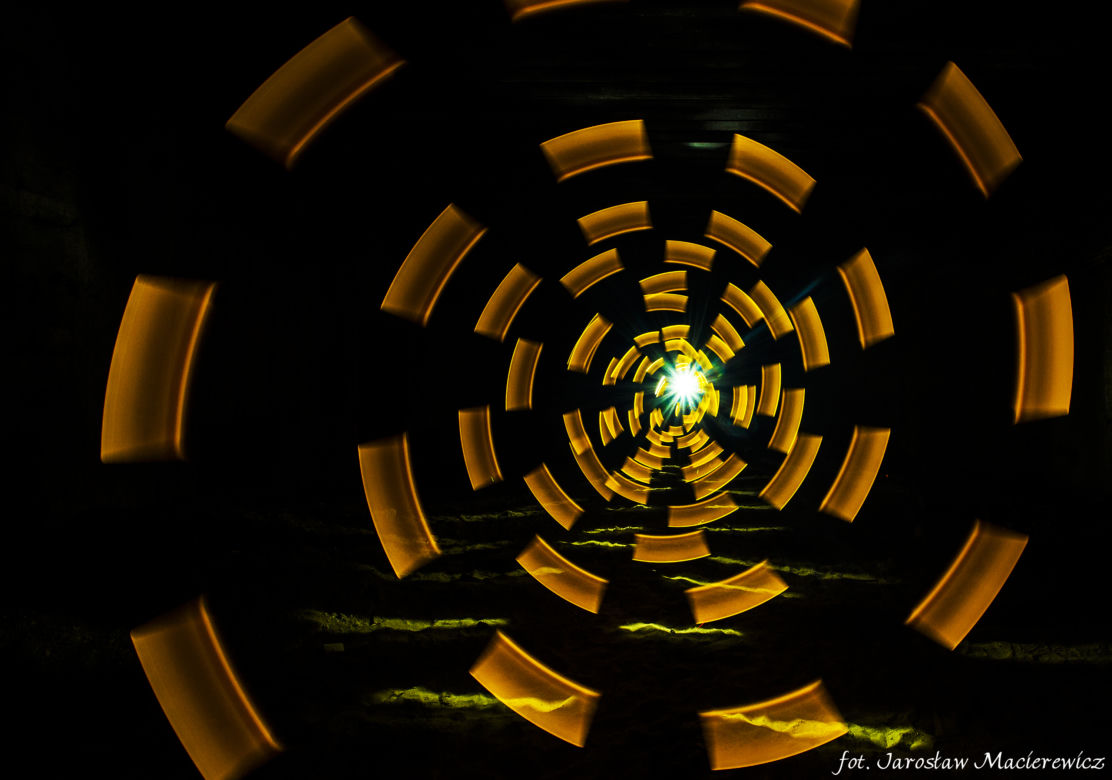 Lightpainting: Tak się maluje światłem latarki!